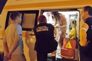 Incident ȘOCANT la Constanţa. COPII ATACAȚI şi RĂNIȚI de o PISICĂ în timp ce mâncau la o terasă din portul Tomis 