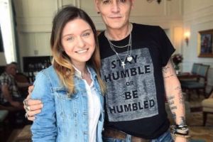 Imagini şocante cu Johnny Depp! La Hollywood se vorbeşte că ar fi GRAV BOLNAV. Prietenii spun că aspectul său ÎMBĂTRÂNIT ascunde ALTE CAUZE
