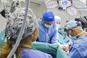 Premieră naţională medicală. Timişorenii au aplicat cea mai nouă metodă de operare a aortei