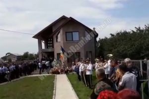 Poliţistul mort în accident rutier, înmormântat cu salve şi Gardă de Onoare