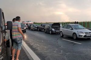 Carambol între şapte maşini pe Autostrada Soarelui. Două persoane rănite uşor