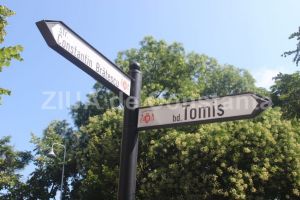 Actiunea de inlocuire a placutelor stradale pe cladiri si in intersectiile principale din Constanta, finalizata luna viitoare. Iata cum arata acestea! (galerie foto) 