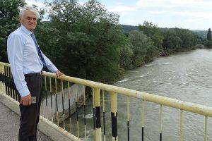 Dig la Gura Văii: Primarul vrea să mute „insula” de pe Trotuş