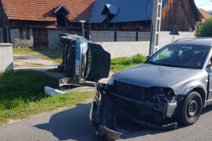 Șoferiţă rănită după o depăşire regulamentară