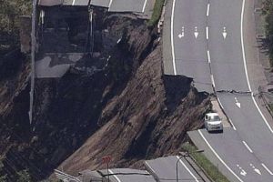 CUTREMUR DEVASTATOR în IRAN. Peste 280 de persoane au fost RĂNITE