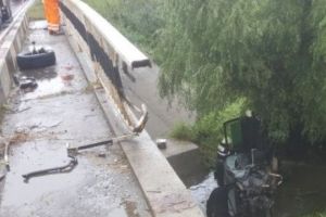Accident cu 7 victime: o maşină a sărit de pe un pod în râu, pe DE 70 I GALERIE FOTO