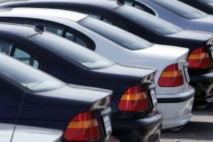 Un mare grup european, NEVOIT să închirieze MII DE LOCURI DE PARCARE pentru a stoca producţia încă nevândută