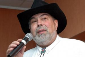 Artistul Ilie Micolov, născut la Suceava, a murit sâmbătă, la vârsta de 69 de ani