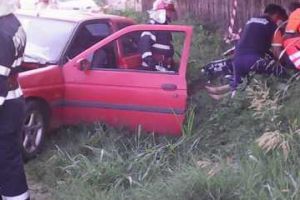 Băut bine şi fără permis de conducere, un bărbat din Segarcea Deal s-a urcat la volan şi şi-a condus fiul spre moarte