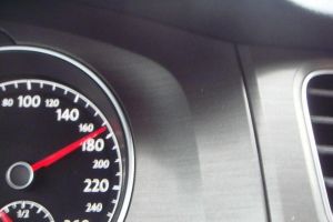 Tânăr de 22 de ani, surprins în timp ce GONEA cu o VITEZĂ RECORD