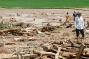 Ploile abundente şi temperaturile ridicate provoacă DEZASTRE NATURALE în Asia! 19 persoane şi-au PIERDUT VIAȚA iar alte sute de mii sunt în pericol! VIDEO 