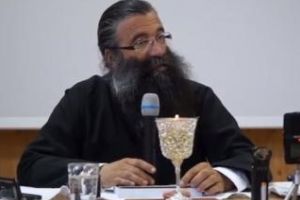 Preot, referitor la fetele care poartă pantaloni: ”Sunt în pericol să rămână nemăritate” - VIDEO