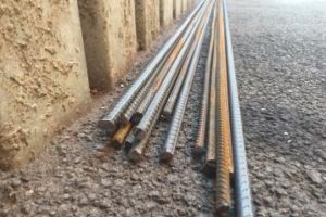 Un paznic din Ploiesti a furat otel de la firma pe care o pazea. Cum l-au prins politistii