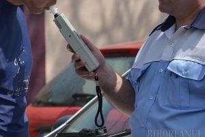 Jaguar tras pe dreapta la Şerani. Şoferul era beat şi a refuzat să meargă la analize de sânge