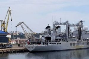 Premieră româno-franceză în Marea Neagră. Transfer de combustibil între două nave militare