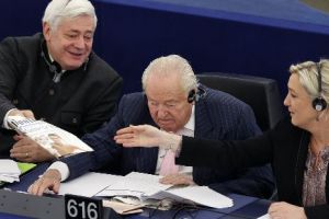 Veste cruntă pentru Marine Le Pen. Uniunea Europeană a ÎNGHEŢAT toate fondurile pentru partidul său. Franţa riscă să rămână FĂRĂ cel mai puternic partid de OPOZIŢIE