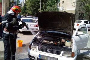 I-a curs benzina: O maşină a luat foc în Rogerius