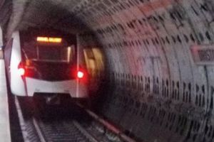 PANICĂ la METROU! Este FUM pe peron, iar accesul călătorilor a fost RESTRICȚIONAT