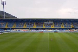 FOTO Ploile fac prăpăd în judeţ – Maşini luate de o viitură la Boian, nocturnă lovită de fulger la Mediaş