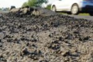 Producătorii de tranşee de pe DN 57, ocoliţi de autorităţi! „Mafia cerealelor“ nu trebuie deranjată! [VIDEO]