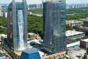 Minunea Chinei! Cascadă uriaşă pe un zgârâie-nori - FOTO