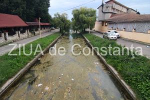 Litoralul pentru toti: Canalul care traverseaza Satul de Vacanta, focar de infectie. Imagini inspaimantatoare. Ce spun autoritatile (galerie foto)