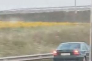 Șofer FILMAT rulând pe contrasesns, pe Autostrada Vestului  I VIDEO