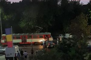 ACCIDENT GRAV la coborârea de pe pod! Un TAXI s-a făcut PRAF