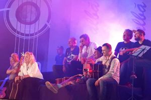 Greu de înţeles de ce!.. LA CĂLĂRAȘI – INUNDAȚIE! DE… FOLK!… COINCIDENȚĂ? SAU… PROSTIE?!…