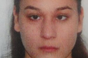 O copilă de 14 ani din Piteşti a dispărut de acasă. Dacă o vedeţi, anunţaţi Poliţia