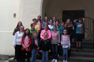 Copii de la Aşezământul „Sfântul Ierarh Leontie” din Rădăuţi, într-o tabără de ...