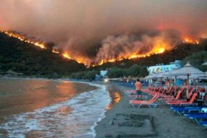 Dezastru în Grecia! Incendii lângă Atena soldate cu 50 de morţi. Staţiunile de vacanţă sunt grav afectate