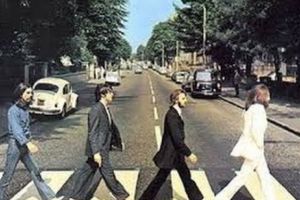 Paul McCartney, din nou  pe faimoasele şi istoricele zebre: Abbey Road, după 49 de ani. VIDEO în articol