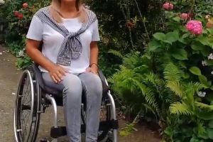 O tânără în scaun cu rotile, primul ambasador 