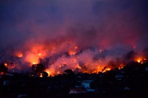 ATENȚIONARE pentru turiştii care vor să călătorească în GRECIA! ZECI de persoane AU MURIT din cauza INCENDIILOR