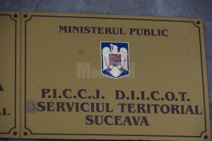 Peste 268.000 de ţigarete, 19 autoturisme de teren, bani şi peste 200 de telefoane mobile, ...