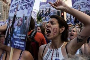 Legea care UCIDE PRELUDIUL. Cum se FACE DRAGOSTE cu STILOUL într-o mână şi CONTRACTUL în cealaltă