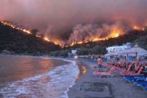Arde Grecia. Imagini apocaliptice cu pădurile arzând - FOTO