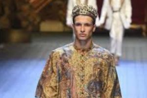 Un moldovean a dat LOVITURA: De la chelner a ajuns să defileaze pentru Dolce&Gabbana