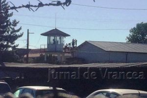 Deţinut dus la spital după ce a înghiţit un pumn de medicamente