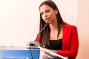 Prezenţă INCENDIARĂ la PISCINĂ a ȘEFEI TNL. Timpul s-a OPRIT în LOC! Imagini INTERZISE minorilor - Galerie FOTO