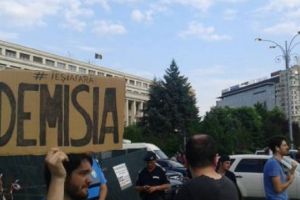 DEZAMORSAREA MITINGULUI din 10 august. MISTERUL APARIȚIEI şi DISPARIȚIEI „SIE” din SCANDAL