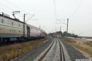 ACCIDENT RUTIER GRAV la Lunca Mureşului. Un autoturism a fost lovit de un tren accelerat. Traficul este întrerupt