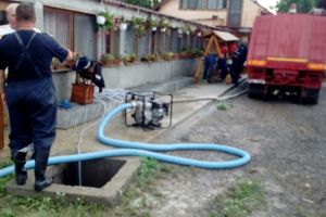 Interventie de urgenta a pompierilor la Turtucaia, judetul Tulcea. O gospodarie a fost inundata (galerie foto)