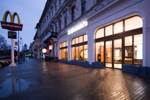 Schimbare MAJORĂ la McDonald’s. Clienţii vor rămâne cu gura căscată