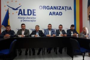 Tinerii ALDE Arad se IMPLICĂ în acţiuni în folosul cetăţenilor. Bilanţ la trei luni în noua formulă