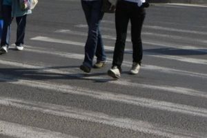 Atenţie la trecerile de pietoni! Recomandări ale poliţiştilor pentru şoferi şi pietoni