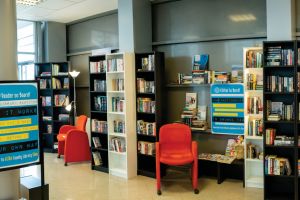Bibliotecă pentru pasageri inaugurată la Aeroportul Internaţional Sibiu