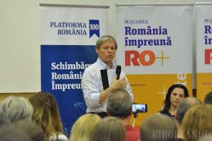 Cioloş la Oradea: „Când vorbeşti despre construcţie lumea se plictiseşte, dar noi nu vrem să transformăm politica în spectacol” (FOTO)