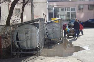 Poliţia, pe urmele scormonitorilor în gunoaie. Amenzi de peste 10.000 de lei